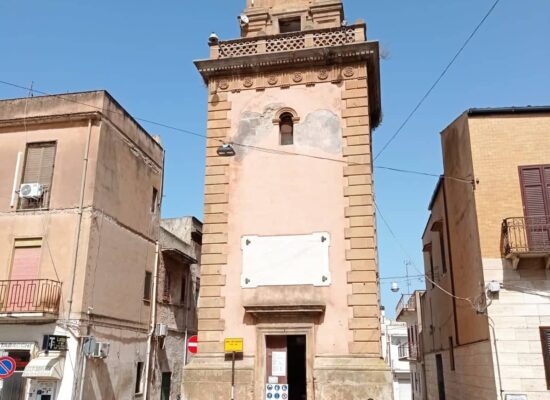 1655986726-0-si-restaura-la-torre-dell-orologio-di-campobello 1655986726-0-si-restaura-la-torre-dell-orologio-di-campobello